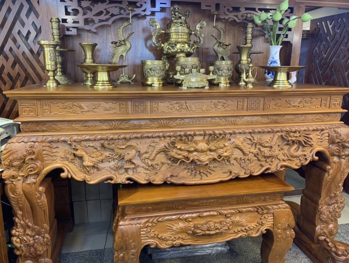 Bố Cục Và Sắp Xếp Các Vật Phẩm Trên Bàn Thờ họ